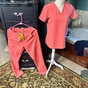 Figs Coral/pink Scrub Set with Lime Drawstring size sm/xs limited edition